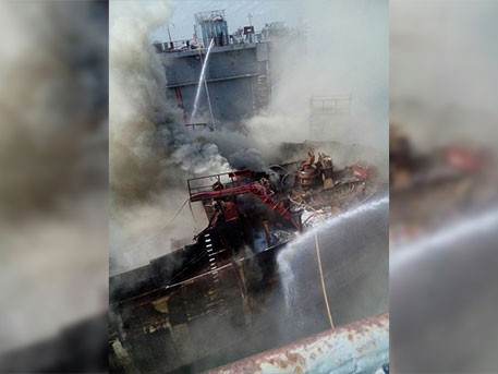 Подводная лодка загорелась на Камчатке