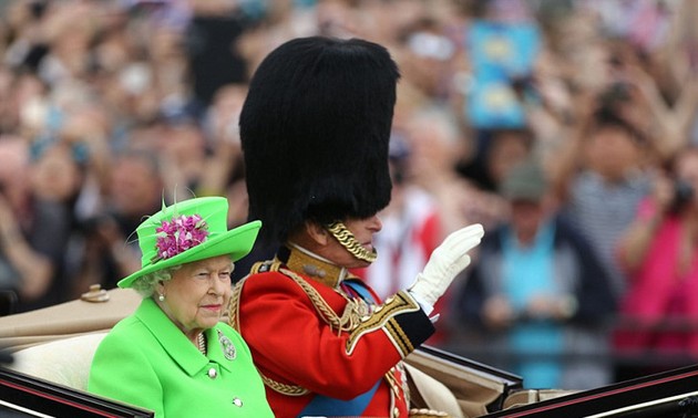 Великобритания праздновала 90-летие Елизаветы II