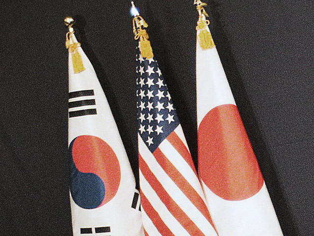 США, Япония и РК провели первые совместные военные учения по перехвату ракет КНДР