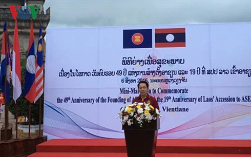 В Лаосе прошел марафон ради здоровья в связи с 49-й годовщиной со дня создания АСЕАН