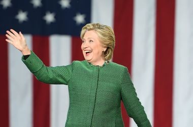 Хиллари Клинтон опережает своего соперника в досрочном голосовании 