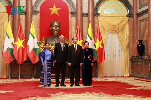 В Ханое прошел торжественный прием в честь президента Мьянмы и его супруги