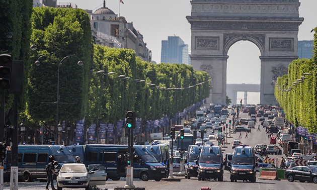 Во Франции задержали родственников мужчины, напавшего на жандармов
