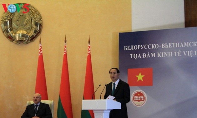 Чан Дай Куанг и Александр Лукашенко председательствовали на белорусско-вьетнамском бизнес-симпозиуме