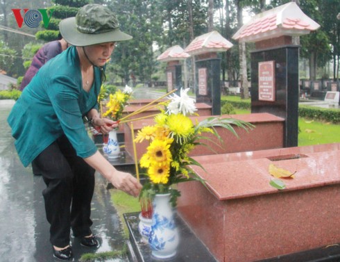 Во Вьетнаме отмечается 70-летие Дня инвалидов войны и павших фронтовиков