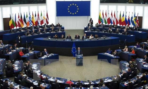 Еврокомиссия призвала к переговорам по урегулированию ситуации в Каталонии