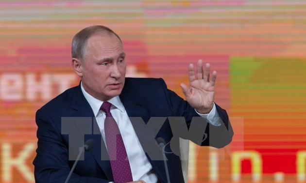 Президент РФ Владимир Путин призвал усилить контроль за иностранными СМИ