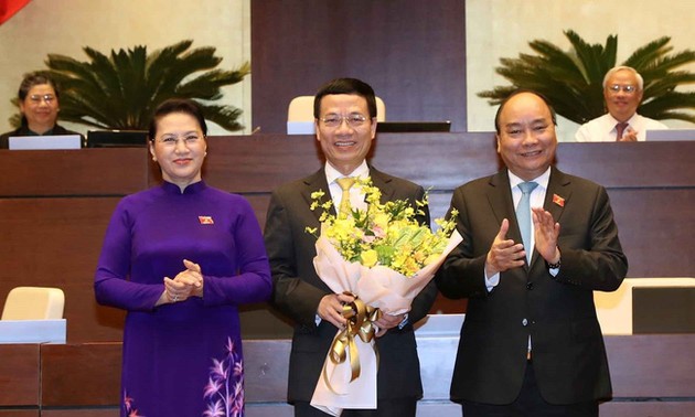 НС СРВ утвердило назначение Нгуен Мань Хунга на должность министра информации и коммуникаций 