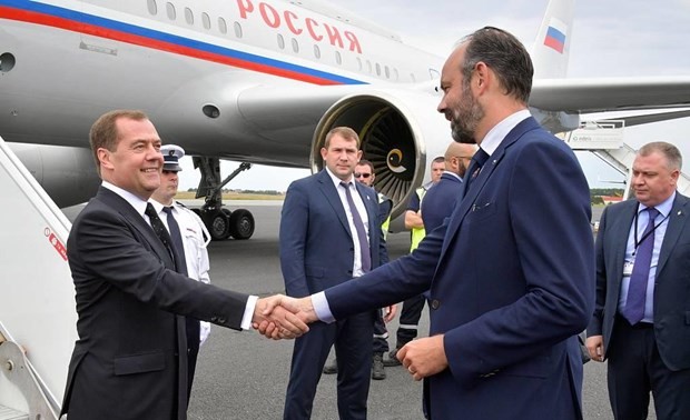 Премьер-министр РФ Дмитрий Медведев прибыл на встречу с премьером Франции