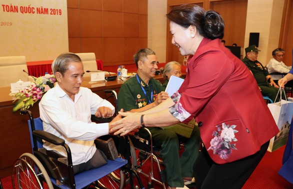 Нгуен Тхи Ким Нган приняла делегацию инвалидов войны