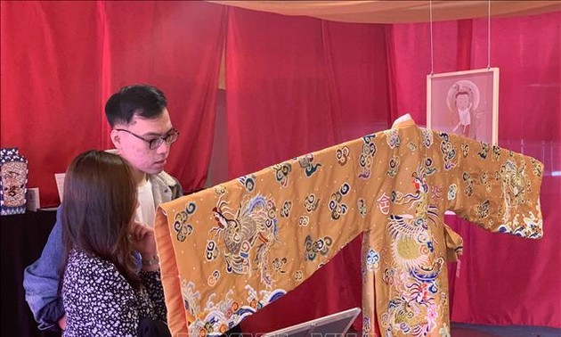В Сиднее прошла выставка антиквариата вьетнамской династии Нгуен