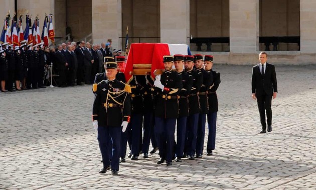Десятки лидеров стран мира присутствовали на церемонии прощания с экс-президентом Франции