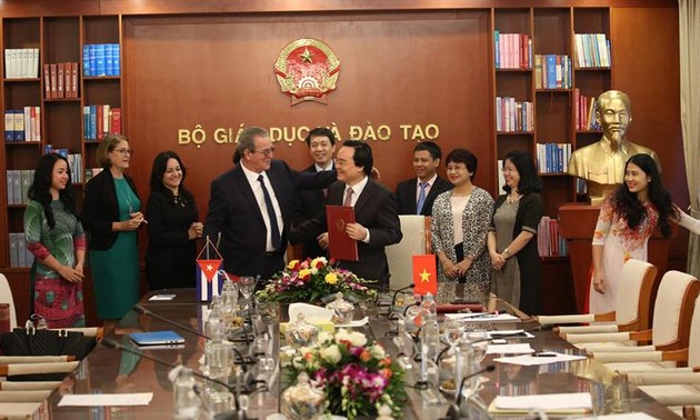 Вьетнам и Куба подписали договор о сотрудничестве в области высшего образования