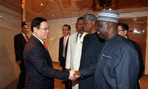 Вице-премьер Выонг Динь Хюэ принял руководителей Нигерийско-вьетнамской ассоциации предприятий