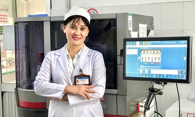 О женщине-враче Нгуен Тхи Минь Тхи, которая разработала программное обеспечение для управления безопасным переливанием крови