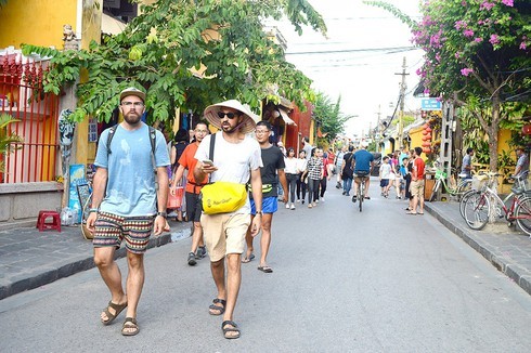 Число зарубежных туристов, посетивших Вьетнам в ноябре, превысило 1,8 млн.
