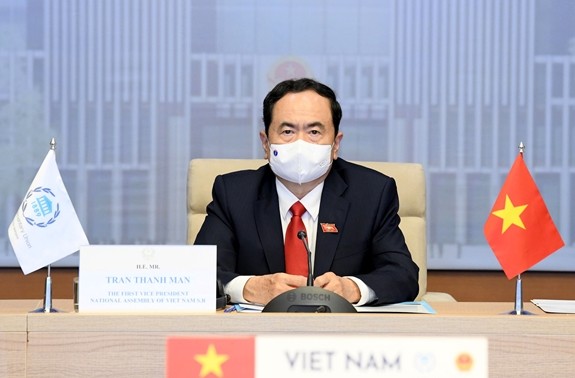 Делегация Нацсобрания Вьетнама приняла участие в работе 207-й сессии Руководящего совета МПС