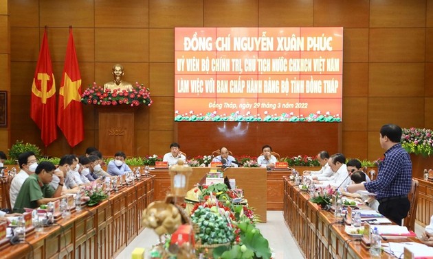 Президент Нгуен Суан Фук предложил провинции Донгтхап развивать кооперативную экономику