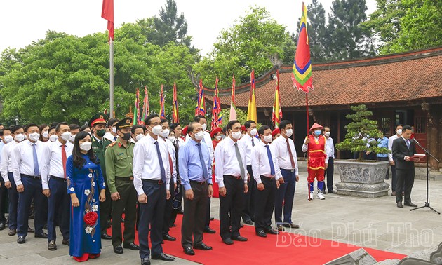 В городе Вьетчи провинции Футхо прошла церемония поминовения матери-феи Ау Ко и короля Лак Лонг Куана 