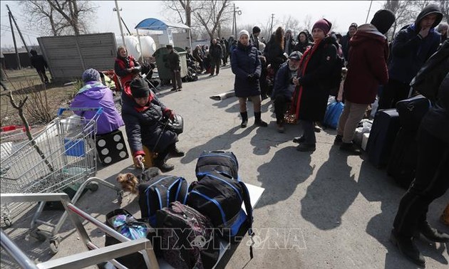 Украина временно приостанавливает эвакуацию мирных жителей с Востока