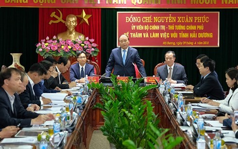 응웬 쑤안 푹 베트남 국무총리,  하이즈엉시 관리자와 회의   