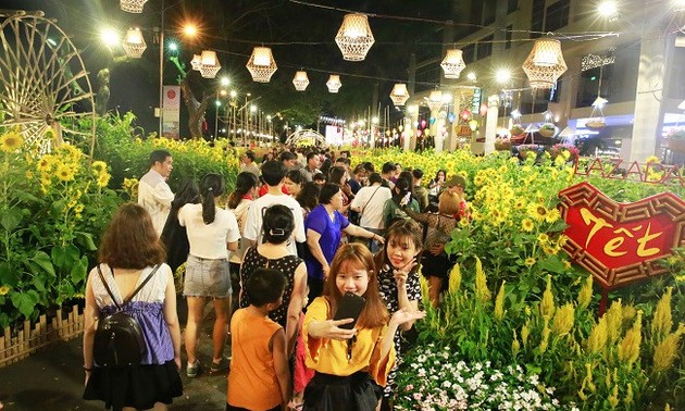 호치민시의 봄 꽃 축제 방문객은 1 백만 명 초과
