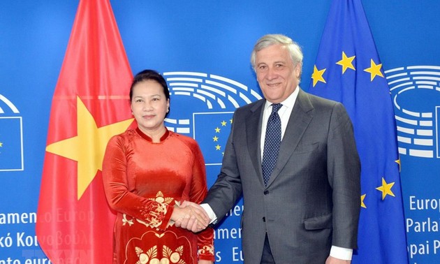 응우옌 티 낌 응언 국회 의장, 유럽의회 의장과 회담