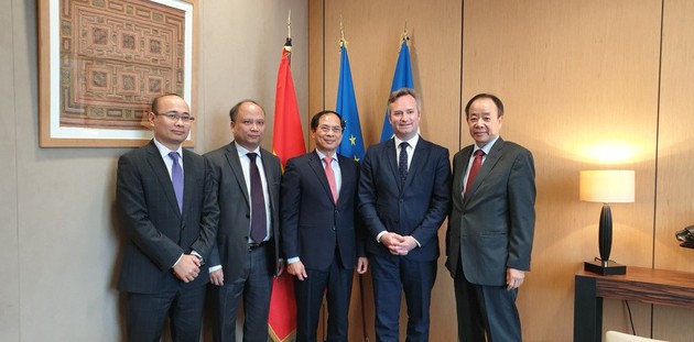 Đặc phái viên của Thủ tướng Chính phủ Việt Nam thăm Pháp