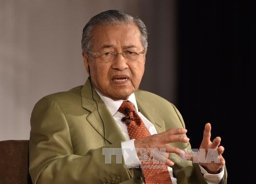 Báo chí Malaysia đưa đậm tin về chuyến thăm Việt Nam của Thủ tướng Malaysia Mahathir Mohamad