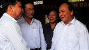 Deputi Perdana Menteri Nguyen Xuan Phuc berkontak dengan pemilih  Quang Nam