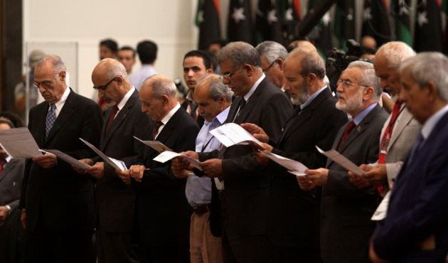 Menyerahkan kekuasaan kepada Parlemen angkatan baru di Lybia