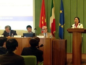 Memperkenalkan kesempatan bisnis  dan investasi  di Vietnam berlangsung di Italia