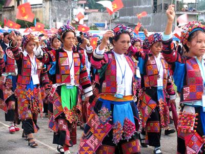 Memuliakan, melestarikan dan mengembangkan identitas budaya daerah Tay Bac