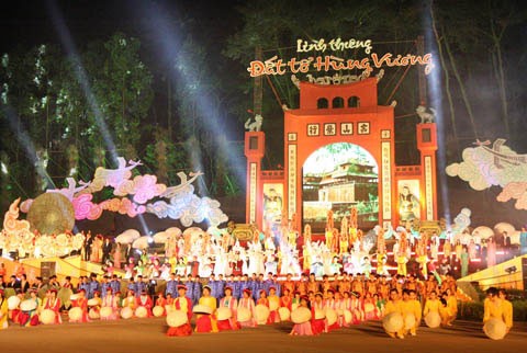 Rombongan diaspora Vietnam pulang ke Tanah Air untuk menghadiri Hari Haul Cikal Bakal Raja Hung