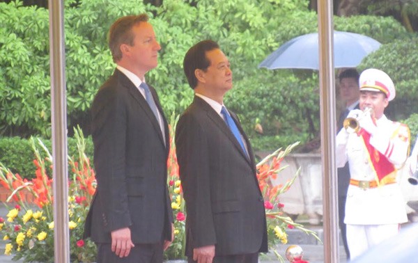 PM Vietnam Nguyen Tan Dung menerima PM Britania Raya dan Irlandia Utara, David Cameron 