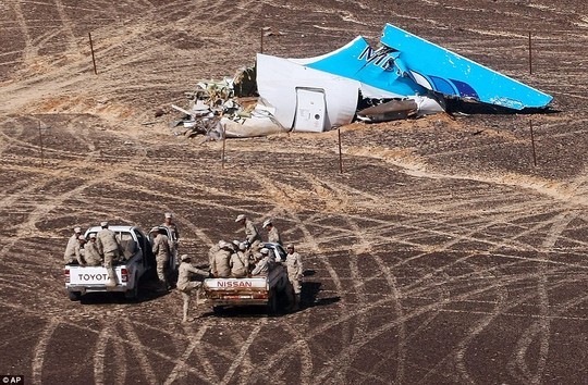 Gambar satelit membantah hepotesa pesawat terbang ini ditembak jatuh oleh rudal