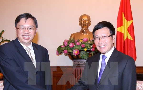 Vietnam dan Singapura memperkuat persatuan, mengembangkan peranan sentral dari ASEAN