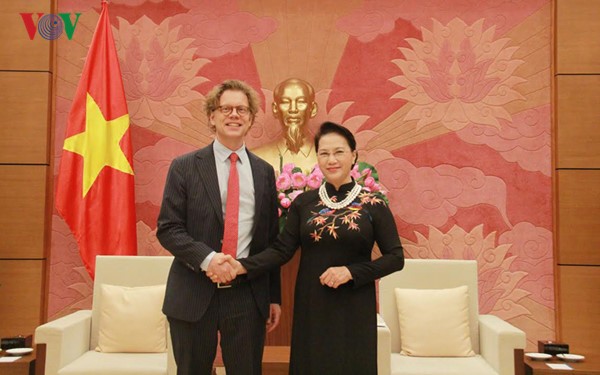 Ketua MN Vietnam, Nguyen Thi Kim Ngan menerima Duta Besar Swedia dan Duta Besar Hungaria