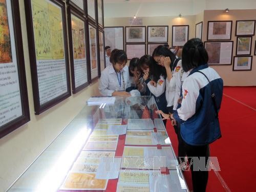 Pameran peta dan dokumen tentang kepulauan Hoang Sa dan Truong Sa wilayah Vietnam