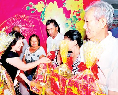 Руководители провинции Киензянг поздравили жителей островных уездов с новым годом