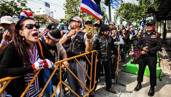 В Таиланде демонстранты заблокировали входы на избирательные участки