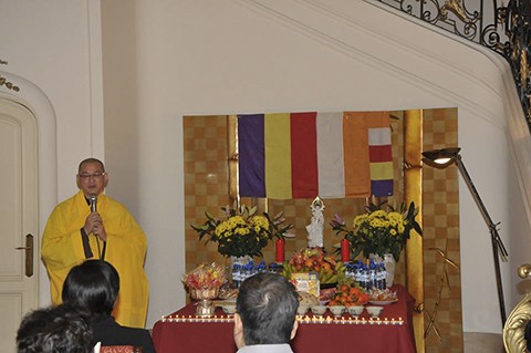 Вьетнамцы в Бельгии организовали новогодний молебен о благополучии