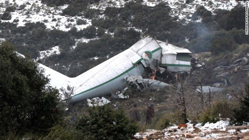 В Алжире нашли "черный ящик" разбившегося самолета