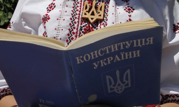 Верховная Рада Украины восстановила действие Конституции 2004 года