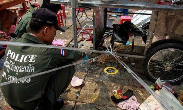 Взрыв в Бангкоке: пострадали многие демонстранты