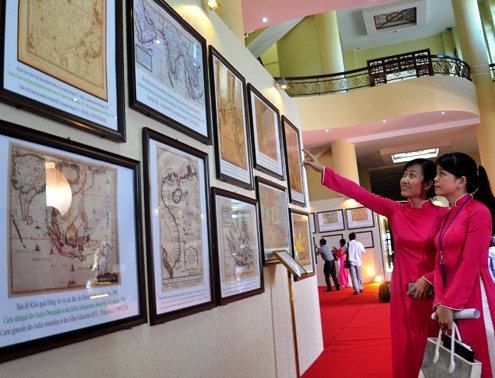 Выставка географических карт и исторических документов, связанных с островами Хоангша и Чыонгша