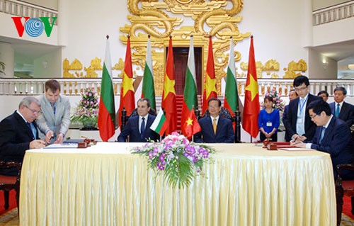 Вьетнам и Болгария выступают за развитие всестороннего двустороннего сотрудничества