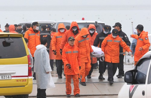 Найдены тела погибших при крушении парома в Южной Корее