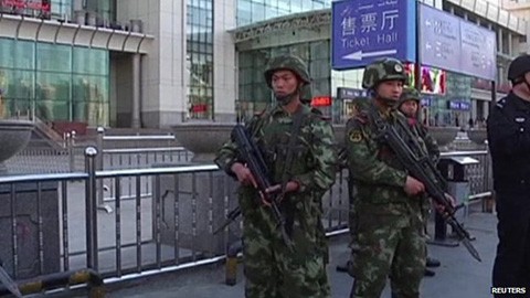 Власти Китая усилили безопасность после теракта на южном вокзале города Урумчи