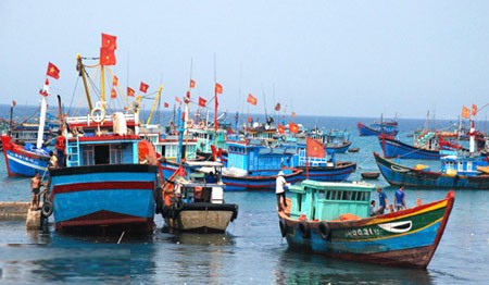 Береговая охрана Вьетнама плечом к плечу с рыбаками осваивает морские просторы